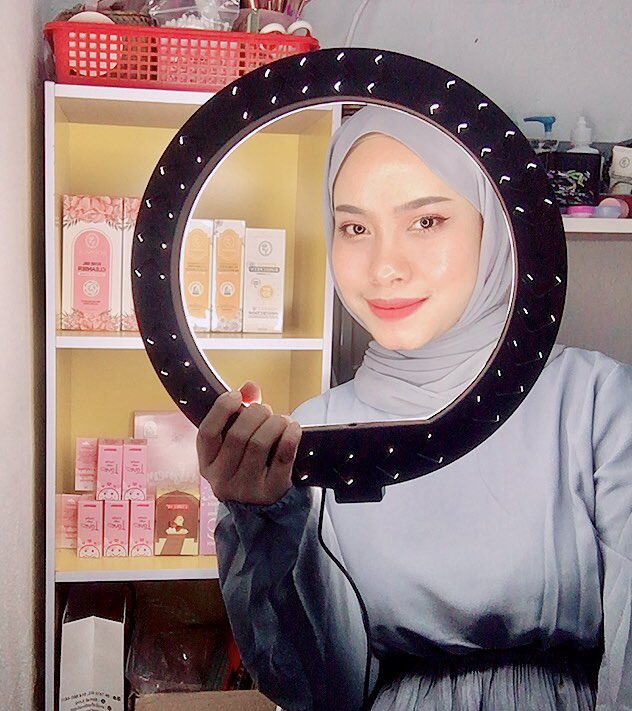 tiiee_s's tweet photo. Jangan sedih kalau tengok orang lain jauh lebih berjaya daripada kita sebab setiap orang ada proses yang berbeza beza.

Tak perlu nak iri hati, Yang penting kena yakin dengan rezeki masing masing. Hidup akan lebih bersyukur dan tenang. InshaAllah!

Assalamualaikum selamat pagi 💙 https://t.co/3OMAKrQQJh