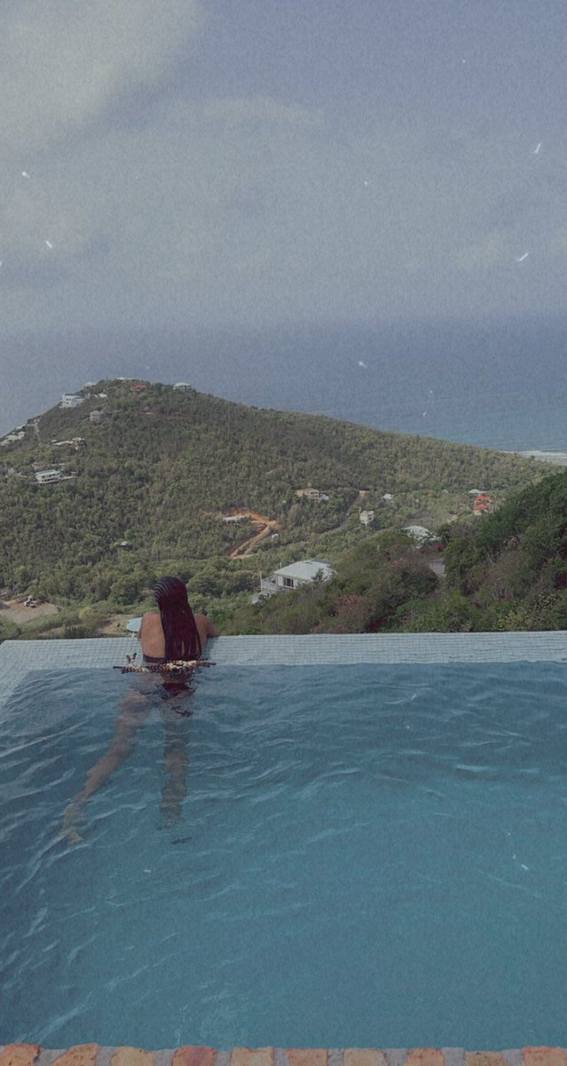 TKeyahKay's tweet image. the virgin islands.. my God 🤩🥰🙌🏽