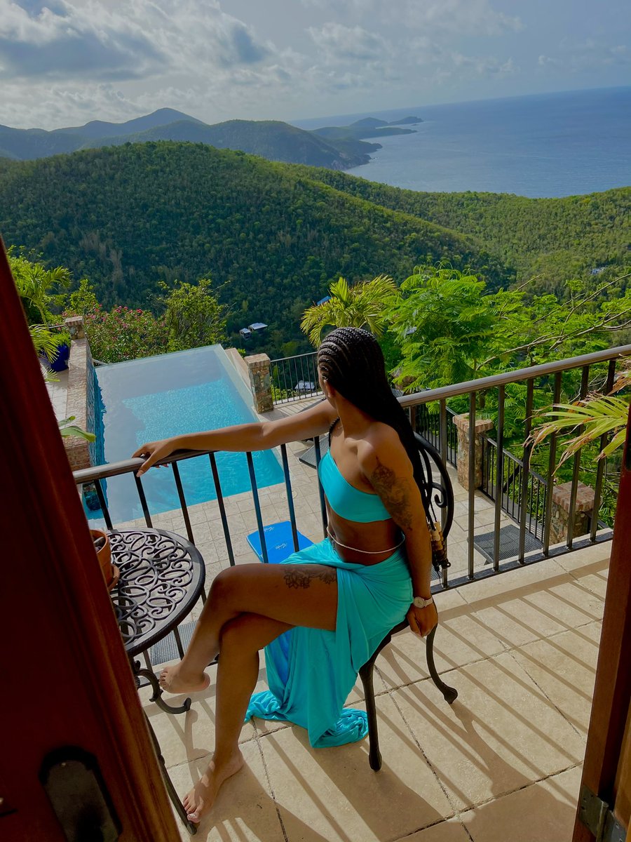 TKeyahKay's tweet image. the virgin islands.. my God 🤩🥰🙌🏽