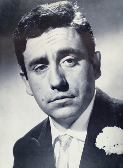 En agosto se han cumplido 30 años sin el genial cómico #Cassen (Casto Sendra) y haciendo gala del habitual olvido de este país con personajes que fueron muy populares, los medios no han hablado de él! Sus trabajos en películas como #Plácido o #AtracoALasTres lo hicieron eterno!