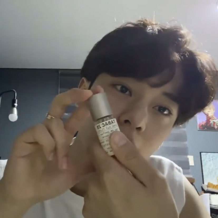 AB6IX_closet's tweet photo. 210824 심야라이브⭐️☔️ #김동현

[ Le Labo ] Tabac 28 

🔗https://t.co/jLMztmjKaw

💸 €94.21 (15ml 기준) https://t.co/VKKAClypkw