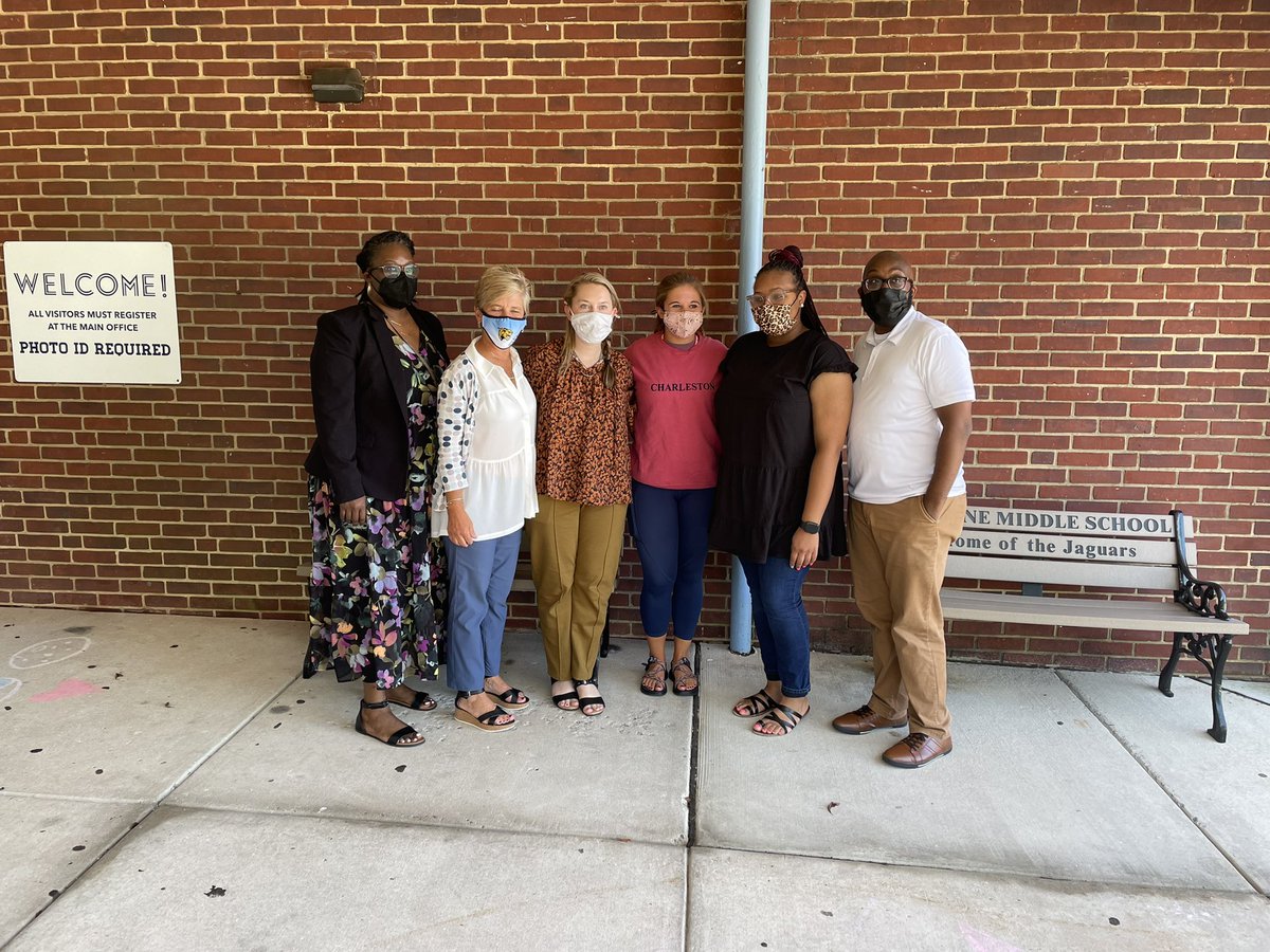 Skyline was so fortunate to receive 1400 uniforms today from <a href="/FriendshipHseDE/">Friendship House</a>. The Skyline staff, students, and community thanks them for their generous donation! #partnershipsmatter #RedClaySchools #jaguarpride #passionpurposeprogress  <a href="/RedClaySchools/">Red Clay Consolidated School District</a> <a href="/SkylineJags/">Skyline Middle School</a>