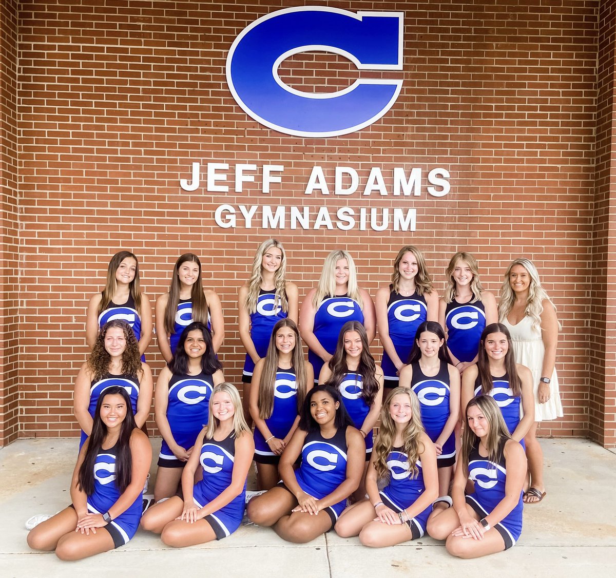 CHSCometsCheer's tweet photo. 2021-2022 Clayton High School Cheerleaders 📣💫💙 https://t.co/LxfY8jBZLe