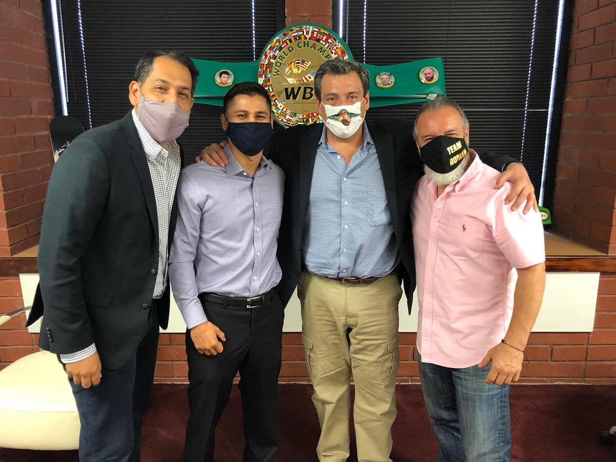 CBN Promotions (@cbnpromotions) on Twitter photo Meeting this morning in Torrance, Ca at the <a href="/WBCBoxing/">World Boxing Council</a> office between #WBC #1 <a href="/teamromanboxing/">Daniel “The Babyface Assassin” Roman</a> , manager <a href="/Eddiecrossroads/">Eddie G.</a> , <a href="/AlexCamponovo/">Alex Camponovo</a> and #WBC president <a href="/wbcmoro/">Mauricio Sulaiman</a>
.
.
#Boxeo #Boxing #ThompsonBoxing Meeting this morning in Torrance, Ca at the <a href="/WBCBoxing/">World Boxing Council</a> office between #WBC #1 <a href="/teamromanboxing/">Daniel “The Babyface Assassin” Roman</a> , manager <a href="/Eddiecrossroads/">Eddie G.</a> , <a href="/AlexCamponovo/">Alex Camponovo</a> and #WBC president <a href="/wbcmoro/">Mauricio Sulaiman</a>
.
.
#Boxeo #Boxing #ThompsonBoxing