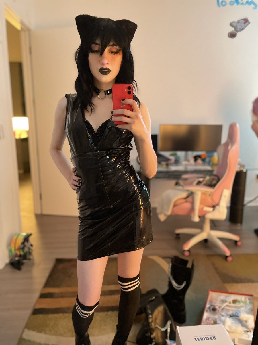 gem_in_i_c's tweet photo. Hi my name is Claire and Spooky Season is upon us ๐ฆ๐ค #halloween #bat #batmakeup #goth #gothmakeup #halloweenmakeup https://t.co/xWbQEkQxEy