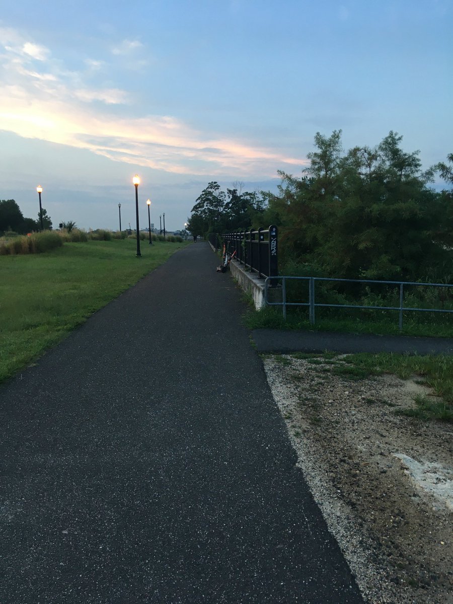 Jenruns10's tweet photo. Back on my hometown trails. #summervacation #backinVA #back2school https://t.co/3l4UhL1Lcp
