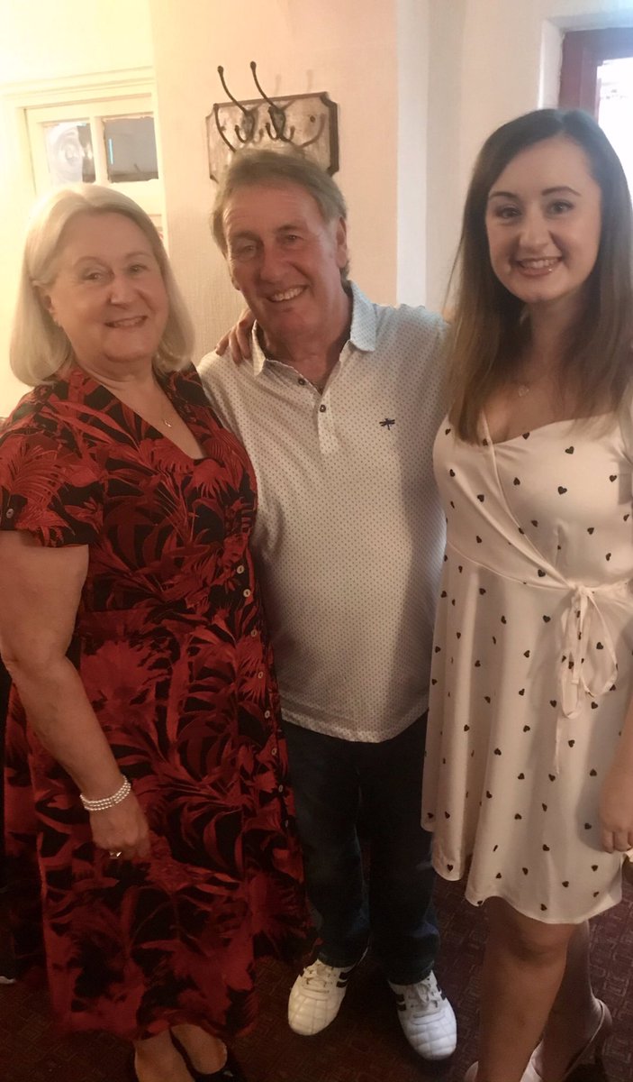 luceliz17's tweet photo. My parents celebrated their 40th wedding anniversary this weekend 😍 and we had the most amazing St Ives themed cake to celebrate! Gonna be eating cake for days 😅 #stives #rubywedding #anniversary #cornwall https://t.co/dHKqJ0AR8t