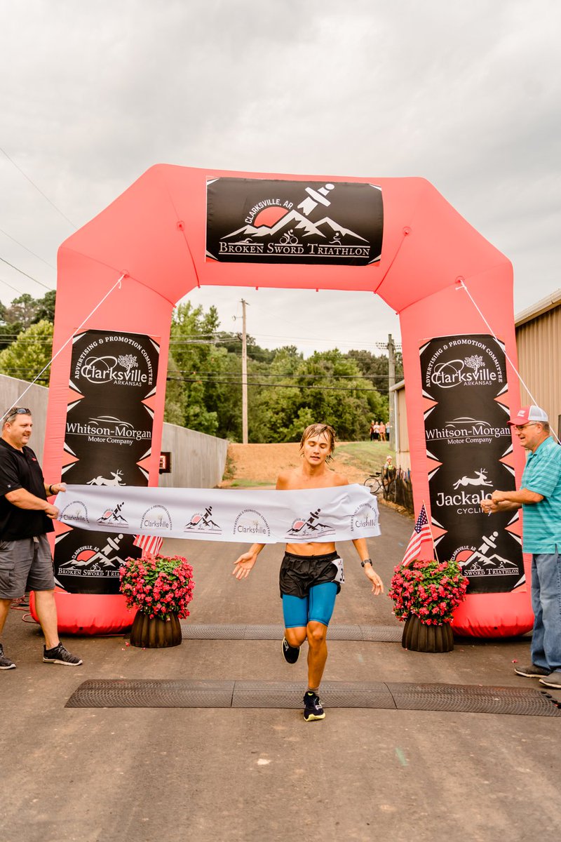 ClarksvilleArk's tweet photo. The Broken Sword Tri was a huge success! Over 160 participants descended on Clarksville on Saturday to earn our medal.
We owe local photographer @swelchphoto a huge "Thank You!" She did a great job capturing the spirit of the race! #artourism #RiverValley #clarksvillear https://t.co/dtVVkISHJS