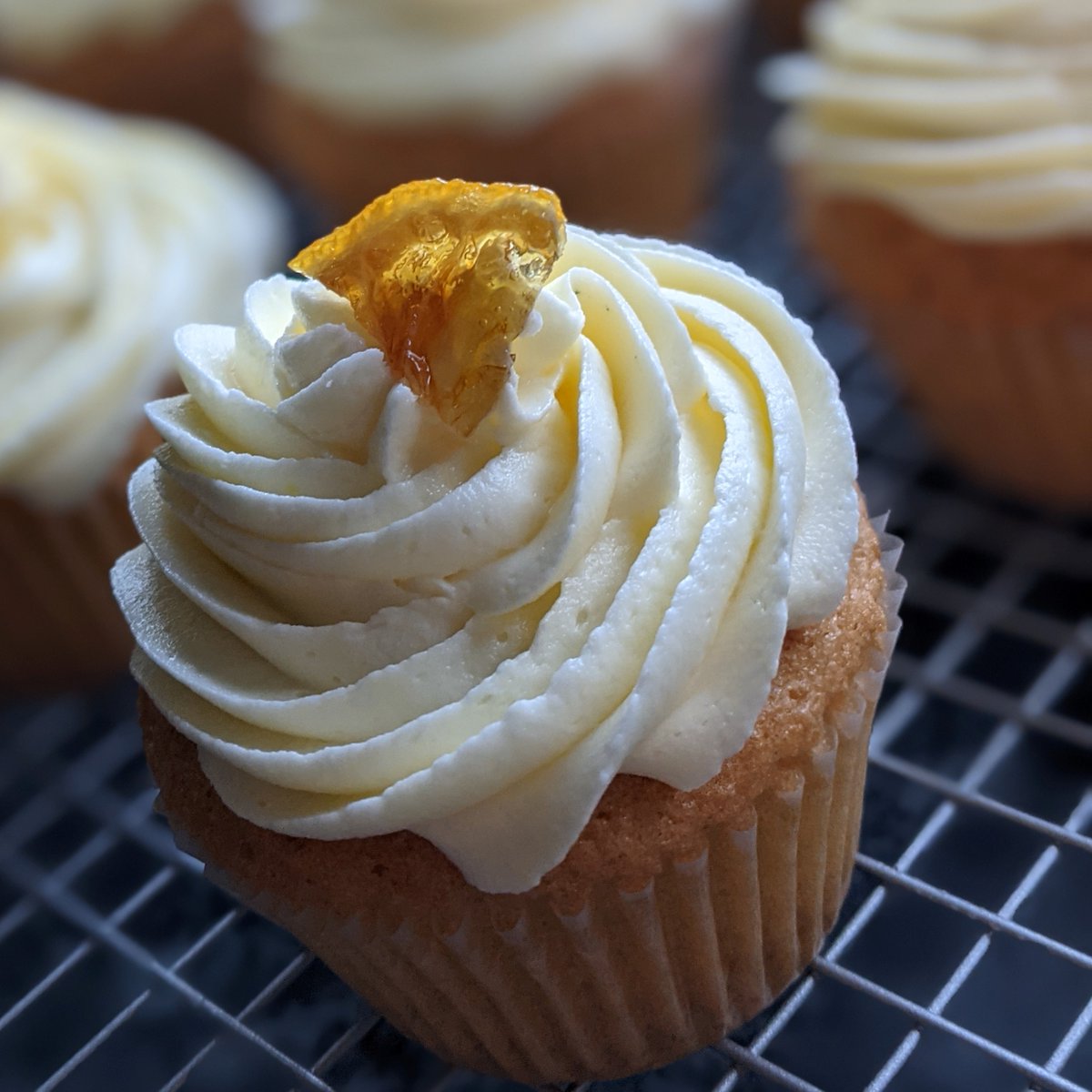 aBoxofButtons's tweet photo. Lemon and Coconut Cupcakes with Candied Lemon Segments! The perfect combo for a summer recipe - H
https://t.co/b7sAYUyMZH
#lemon #coconut #lemoncake #baking #recipe #foodblog https://t.co/N9TvPOuMY2