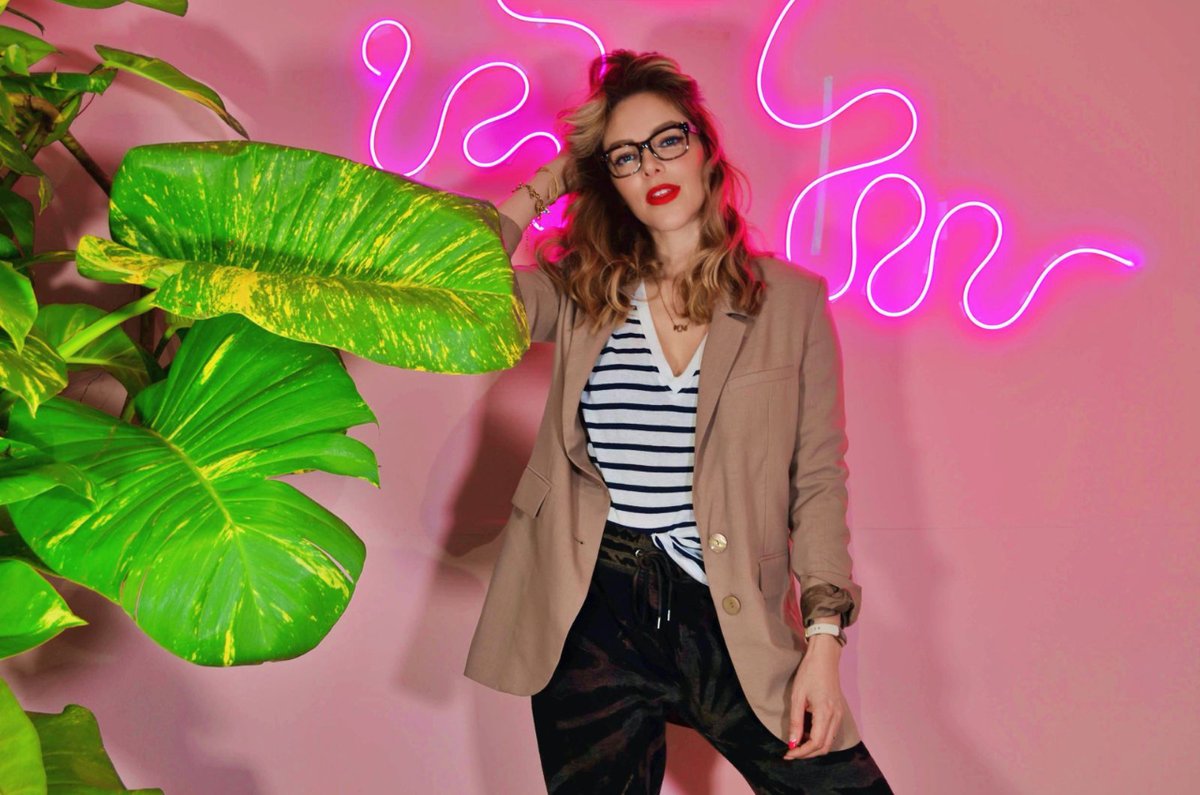 Querida yo:

Sé que ahora estás haciendo lo mejor que puedes, te admiro, creo en ti y te amo. No siempre tenemos los mejores días, pero vamos hacia adelante, un día a la vez. Todo está bien. 🙌  #GoodVibesOnly