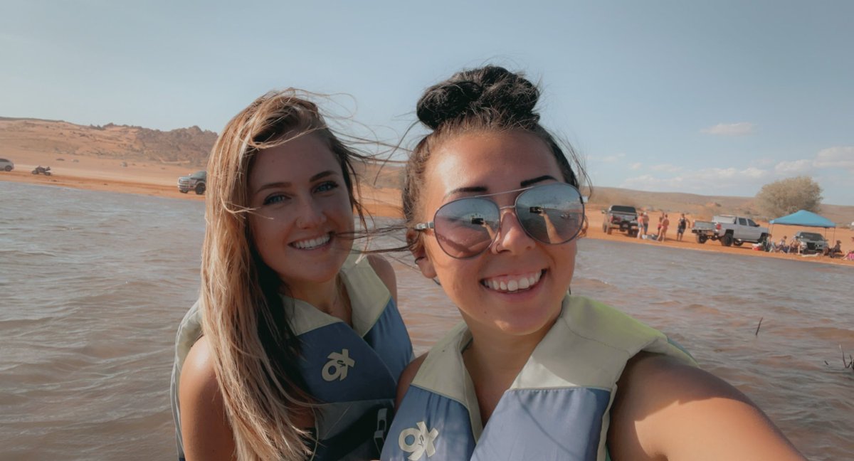 lovelytiffanyxo's tweet photo. sunshine &amp; lake water☀️ https://t.co/vVCnSkX7GH