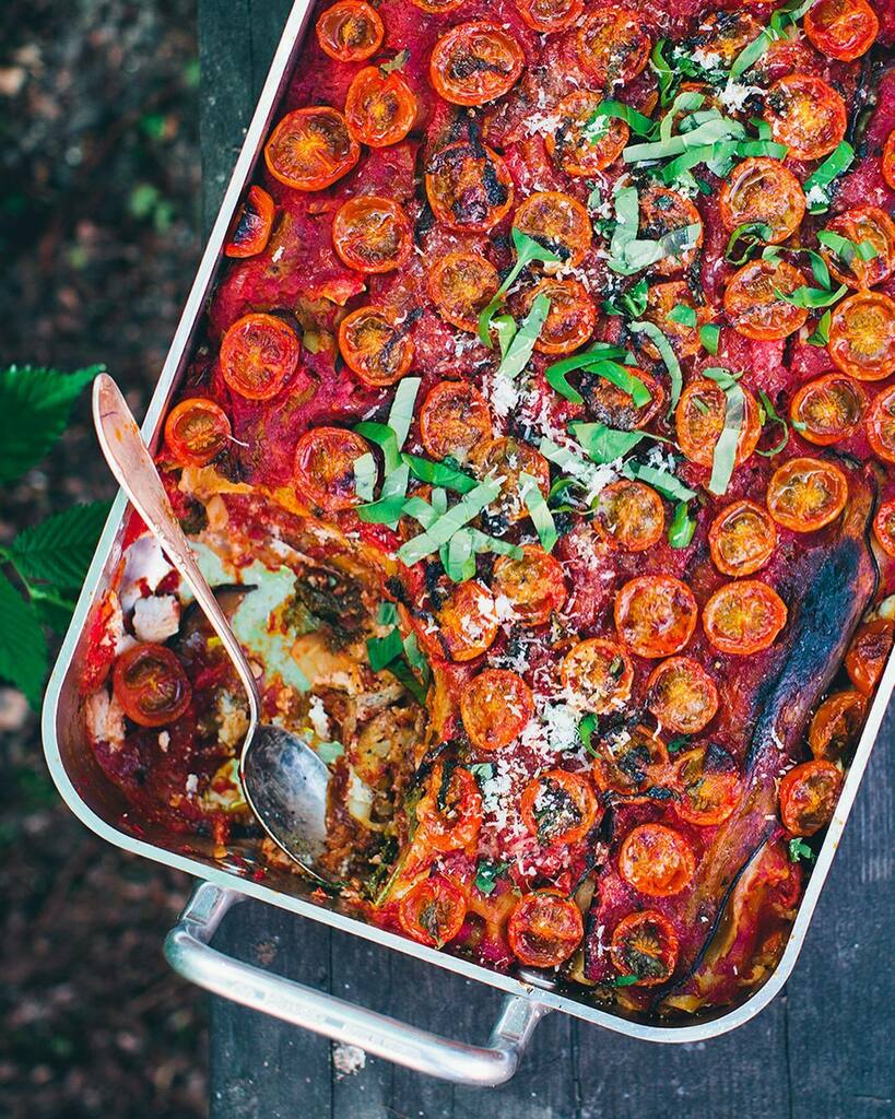 Let’s talk lasagna! Does anyone remember this decade old lasagna recipe that we so very humbly named “World’s Greatest Lasagna!”? 😆. We also included an updated version in Green Kitchen at Home. We’re heading into autumn AKA lasagna season and this r… instagr.am/p/CS7aEWmNBaI/