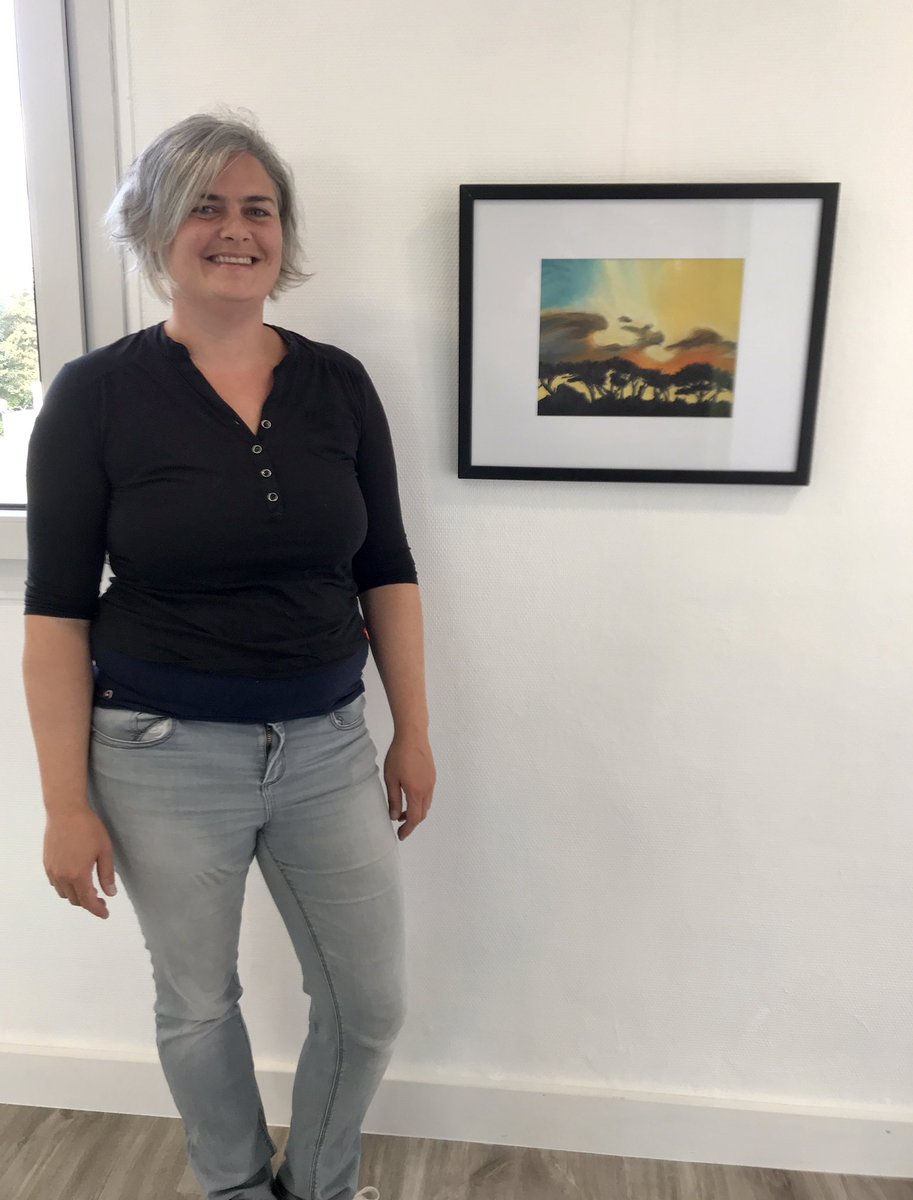 SteMarieGuilers's tweet photo. 🖼 Nouvelle expo au collège !

Après « Antarctique » l’année dernière, le #collège a la chance d’accueillir une nouvelle expo pour la rentrée. 

Des œuvres d’Olivia MILON, artiste en résidence à #Guilers : 30 peintures, gravures, BD accrochées dans l’établissement.

Merci à elle! https://t.co/svmZ4mlzkK