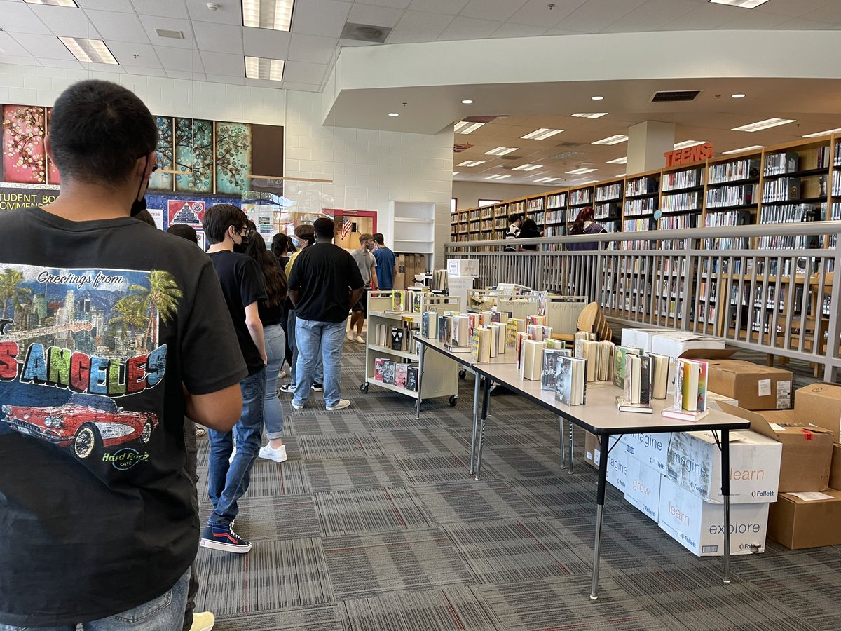 colonylibrary's tweet image. First Book Talks of the year today 🎊🌟🎉 We are loving the books these students are choosing! #InCOHSlibrary