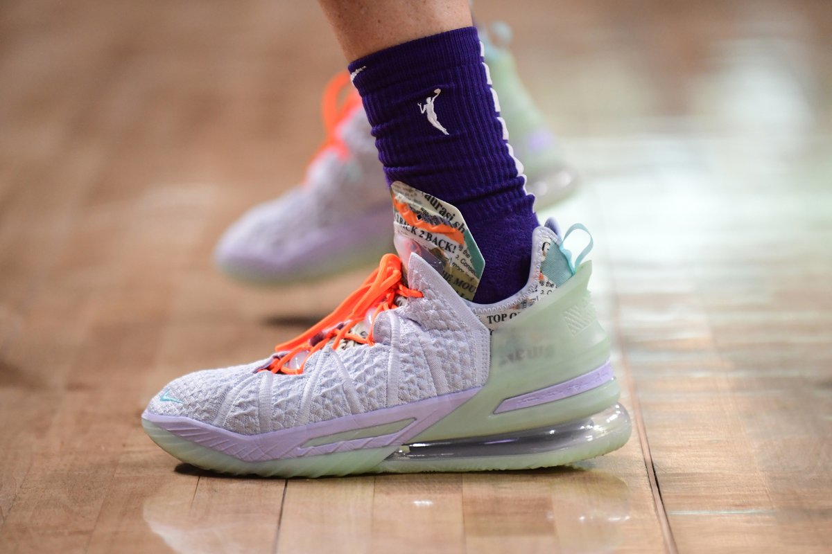 goat vision lebron 18