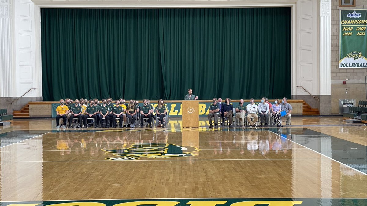 NDSUEngineering's tweet image. Pretty exciting morning welcoming more than 500 new students to the College of Engineering!!!
🤘💚💛🎉

#ExperienceNDSU #NDSUengineering