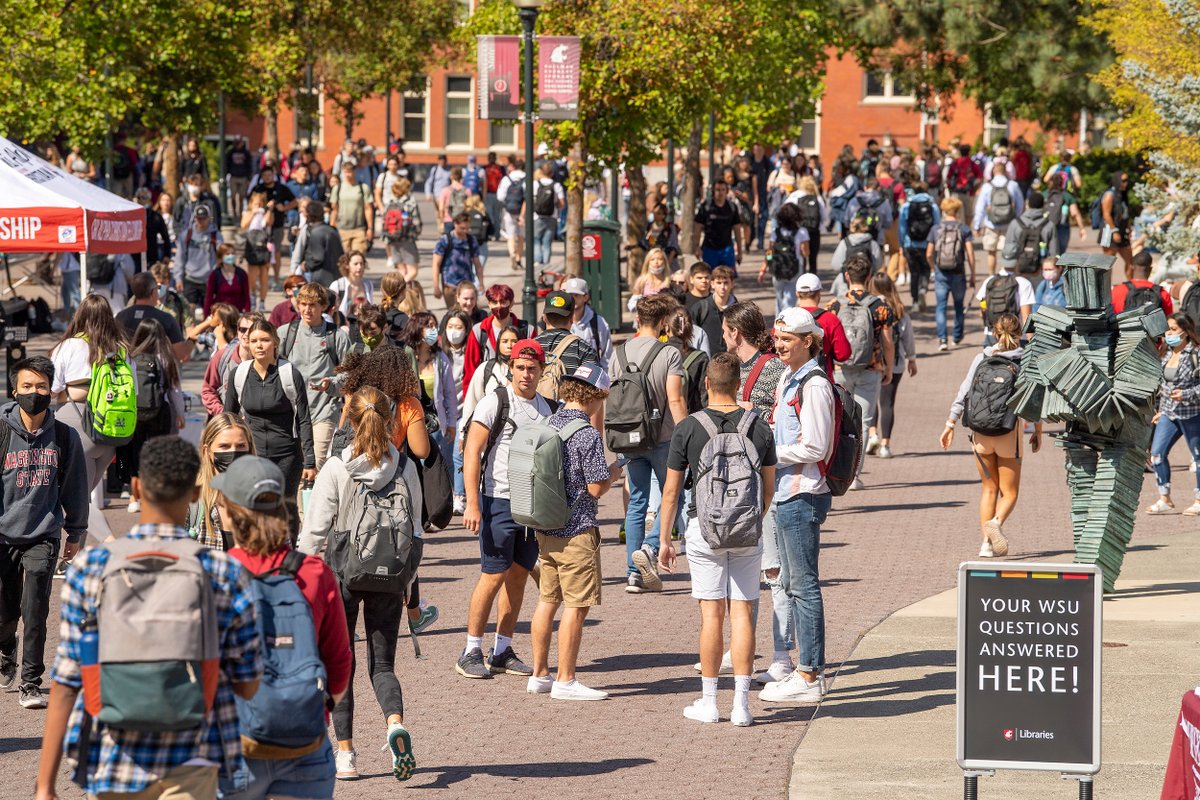 WSUPullman's tweet photo. Welcome home, Cougs! We're so excited to see Cougs back @WSUPullman! More pics➡️ https://t.co/gUVKFPL9hC 😷🐾 #WSU #GoCougs 1/2 https://t.co/CYhZJqxko9