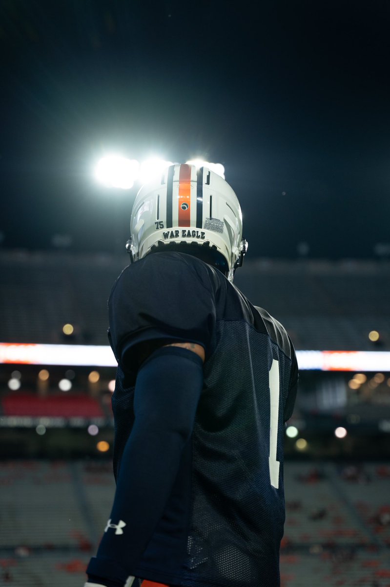 SosaKaufman's tweet photo. I go hard, cause my heart still in it. #WarEagle🦅 https://t.co/6bIfRkgzVd