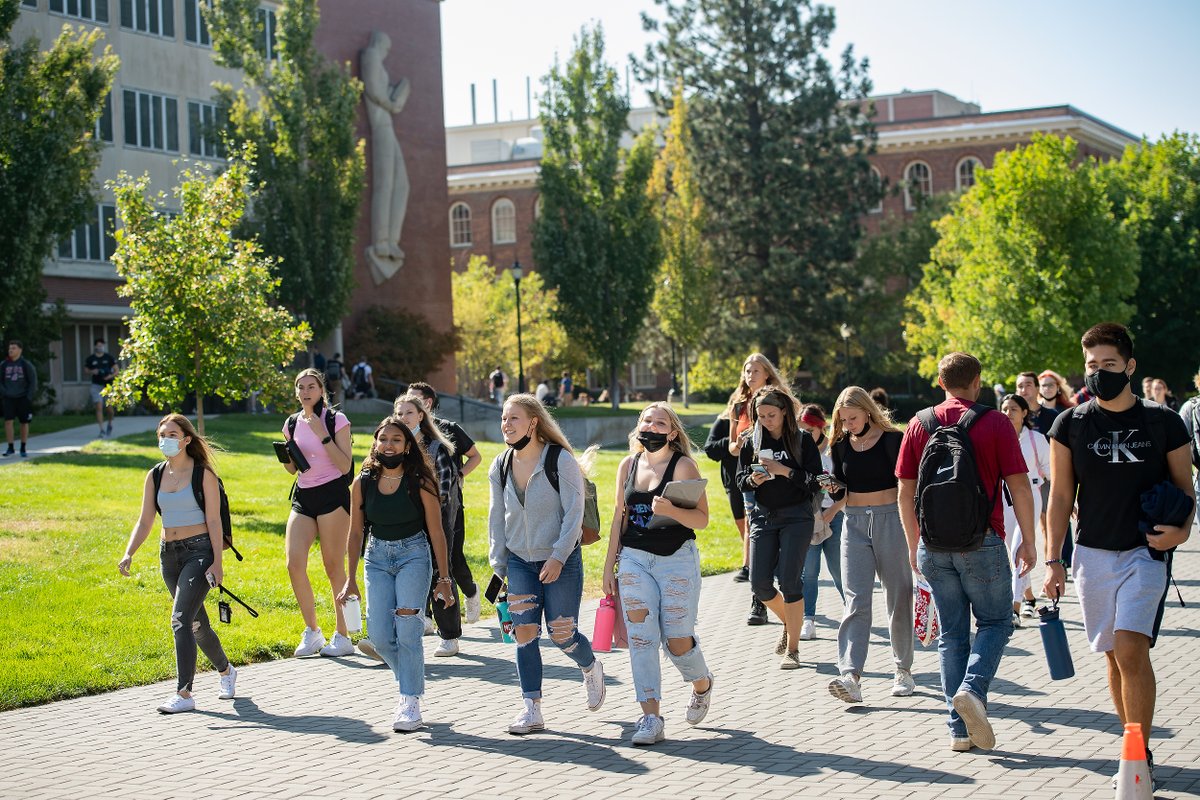 WSUPullman's tweet photo. Welcome home, Cougs! We're so excited to see Cougs back @WSUPullman! More pics➡️ https://t.co/gUVKFPL9hC 😷🐾 #WSU #GoCougs 1/2 https://t.co/CYhZJqxko9