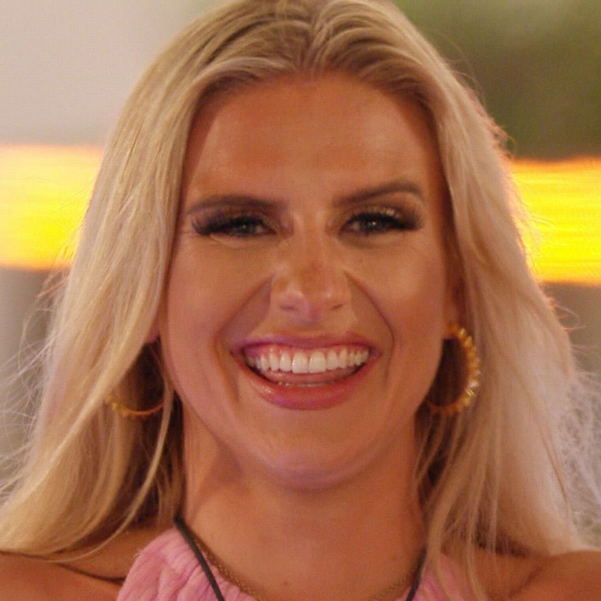 shurukahani's tweet photo. #LoveIsland 
Not that you actually have your head screwed on.
Chloe please you’re killing me 😂 https://t.co/nNJgznToE3