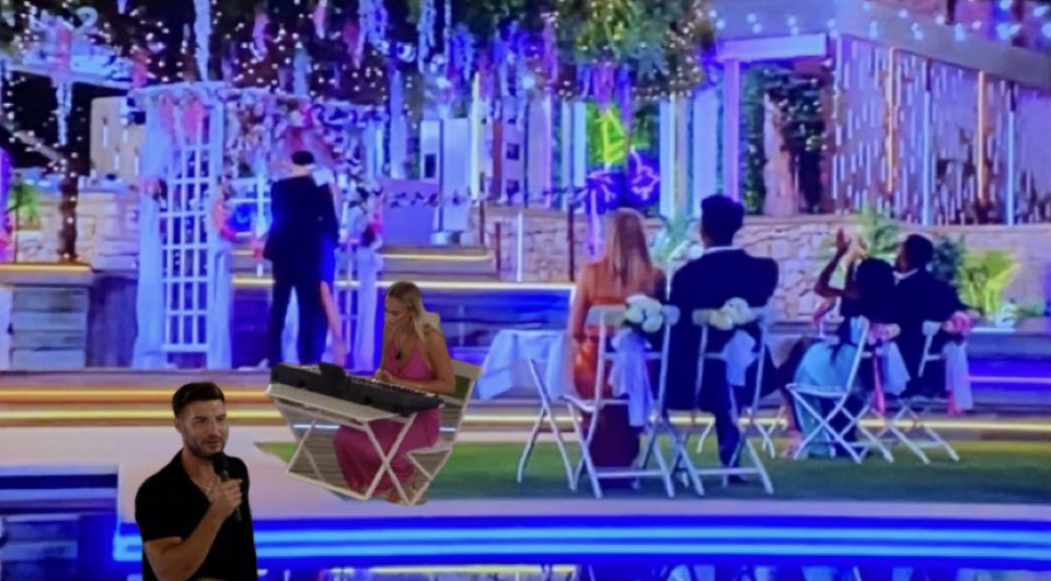 planether1's tweet image. Liam and Millie put on a show whilst Toby made Chloe his girlfriend🥺🥺#LoveIsland