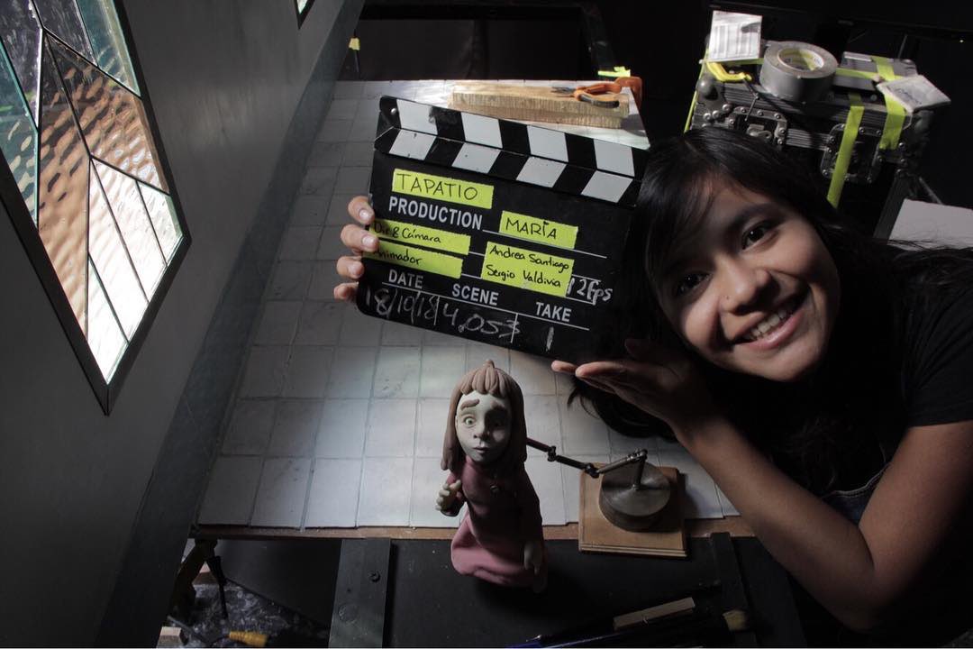 OaxacaPolitico's tweet photo. 😍Cineasta oaxaqueña nominada en los premios #Ariel
Andrea Santiago creadora del cortometraje “A la cabeza”, competirá por una estatuilla en la categoría de Animación. Es la primera cineasta de #Oaxaca en ser nominada por la Academia Mexicana de Cinematografía. https://t.co/UxpJdChOcD