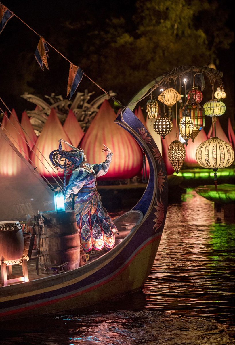 HistoryAtDisney's tweet image. Rivers of Light nighttime spectacular at Disney’s Animal Kingdom. (2017-2020)

Rivers of light was performed in front of a 5,000 seat amphitheater in the lake near Expedition Everest. While the show may not have been a hit with guests the music was some of the best ever produced.