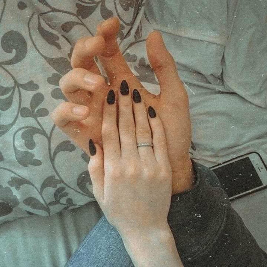 "لا نهايات للحب الحب الذي ينتهي لم يكن حباً"♥️