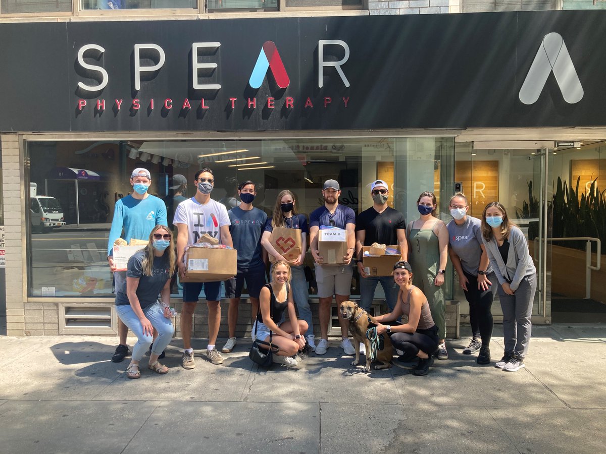 A group of our awesome teammates from our Union Square clinic recently organized to pass along supply bags with essentials to the homeless and less fortunate in the neighborhood. We’re proud to have such empathetic, amazing team members helping out the local community!