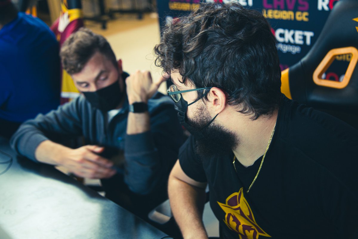 CavsLegionGC's tweet photo. Professional gamers spend HOURS gaming in chairs... improperly. Those hours can take a toll on their bodies.

@ClevelandClinic's Dr. Schwartz visited the @LegionLairTCP to advise our players on the benefits of proper ergonomics. https://t.co/W15eMB7axA