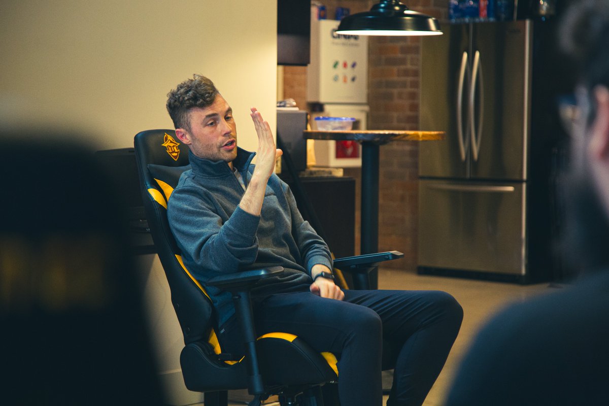 CavsLegionGC's tweet photo. Professional gamers spend HOURS gaming in chairs... improperly. Those hours can take a toll on their bodies.

@ClevelandClinic's Dr. Schwartz visited the @LegionLairTCP to advise our players on the benefits of proper ergonomics. https://t.co/W15eMB7axA
