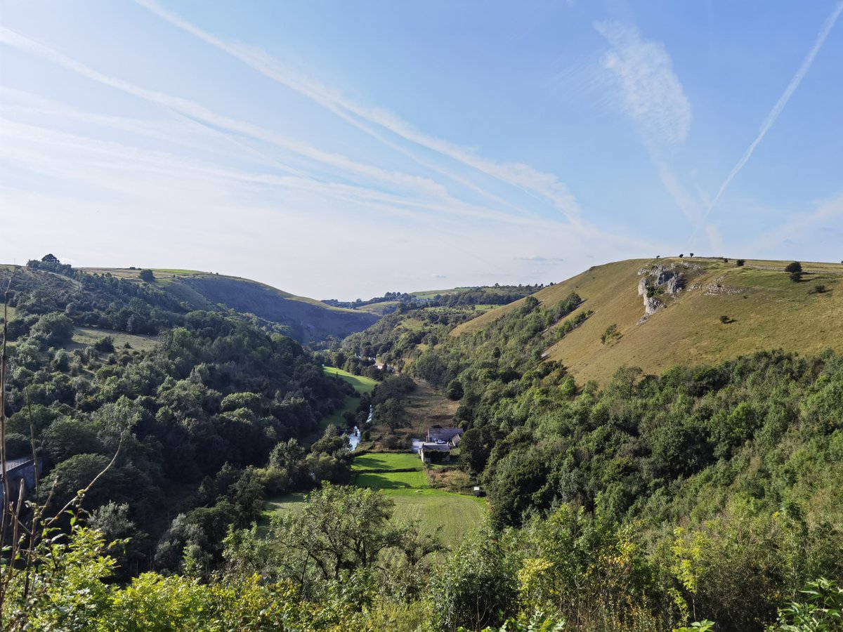 13MeganMarie's tweet photo. Beautiful first day in Derbyshire, even had to herd cows off the pathways😂 https://t.co/wEv4wXNGPI