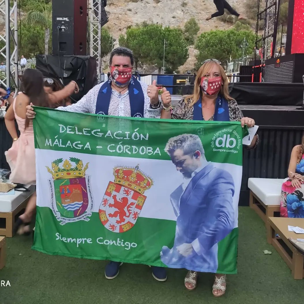 manuel19621119's tweet photo. Posando antes del concierto de @davidbisbal con las mascarillas de la Delegación de Madrid @DeleMadridDB y la bandera de la Delegación de Málaga y Córdoba @DeleMalCordDB en la zona Starlite Lounge dentro del Festival @StarliteCatOcc de Marbella.

#davidbisbal 
#entusplanesdb 
#db https://t.co/6ZNW72gCEA