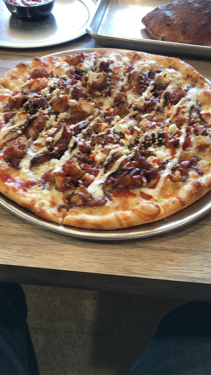 Antonio_Bastian's tweet photo. Having the Strong Slient and the Buffalo Soldier for lunch at @RocknDoughPizza in Cordova on the off day. #yummy #grubmode ππππΊπΊπΊ https://t.co/uqq52NghJ9