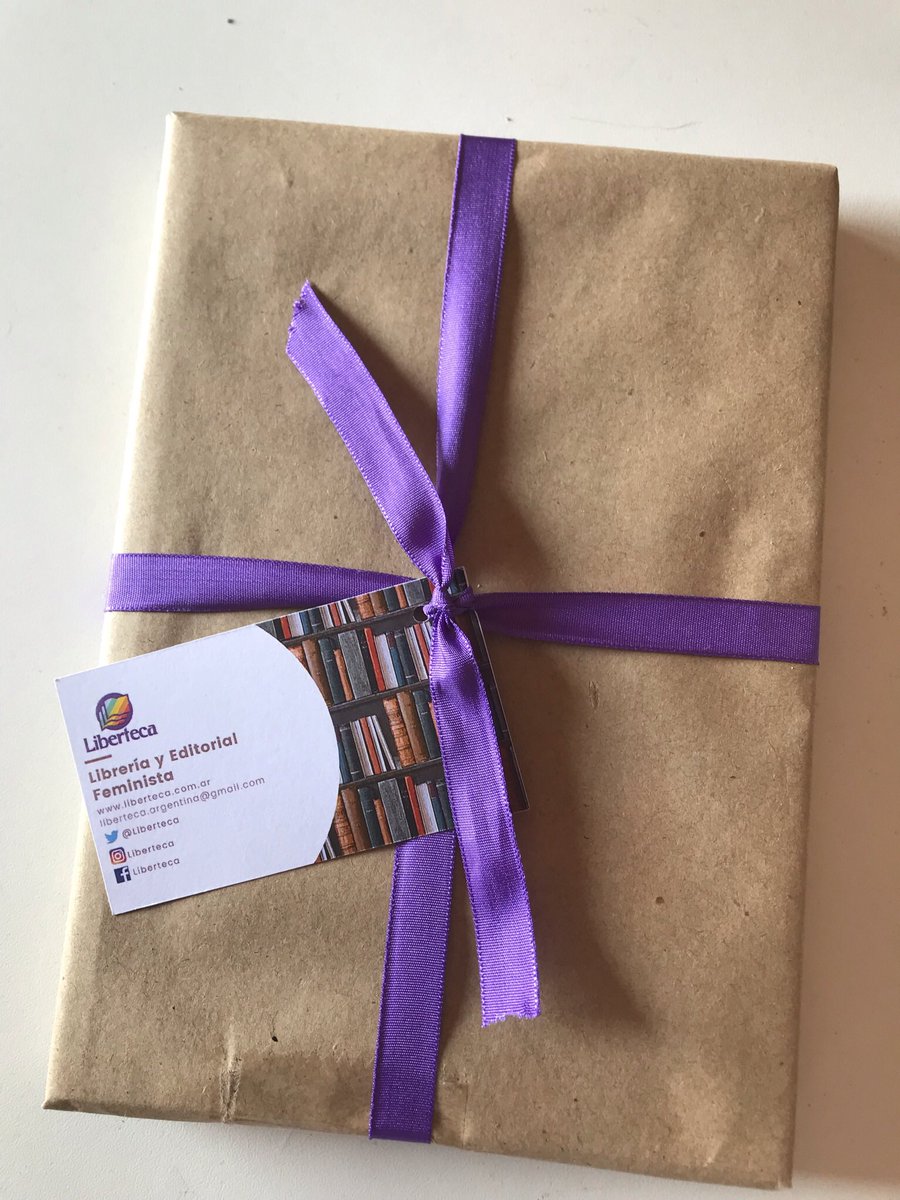 Liberteca's tweet photo. Después de que las ganadoras eligieron sus libros así salió el envío de los sorteados en #JuevesDeJuegos

Todo reciclable/compostable/reutilizable. 

#libros #sorteo #leemosautoras #Liberteca #reciclable #reutilizable #compostable https://t.co/yuSY7urBoo