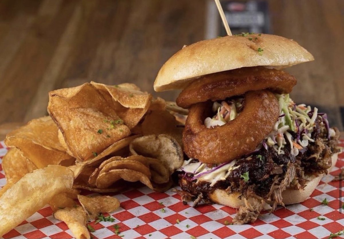 Happy Monday! Come grab a delicious meal here at your Neighborhood Bar Boondocks! Happy Hour 3-6pm + 15% off All Pitas 😋 BoondocksAZ.com
.
.
#BoondocksAZ #Monday #Scottsdale #drinkspecials #food #foodie #patio #restaurant #oldtownscottsdalelife #oldtownscottsdale