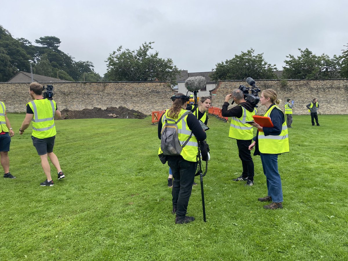 Wimpy Park Community Group (@parkwimpy) on Twitter photo Day one done ✅ Amazing Support 🤩💪🏽 <a href="/ClacksCouncil/">Clackmannanshire Council</a> <a href="/AlloaRotary/">RotaryAlloa</a> <a href="/clacksCTSI/">Clacks Third Sector Interface</a> <a href="/BeechgroveGdn/">Beechgrove</a> over 100 workers in our park for the makeover .. see you all again in the morning <a href="/LynnHGardenDes/">LynnHillGardenDesign 🌿</a> Day one done ✅ Amazing Support 🤩💪🏽 <a href="/ClacksCouncil/">Clackmannanshire Council</a> <a href="/AlloaRotary/">RotaryAlloa</a> <a href="/clacksCTSI/">Clacks Third Sector Interface</a> <a href="/BeechgroveGdn/">Beechgrove</a> over 100 workers in our park for the makeover .. see you all again in the morning <a href="/LynnHGardenDes/">LynnHillGardenDesign 🌿</a>