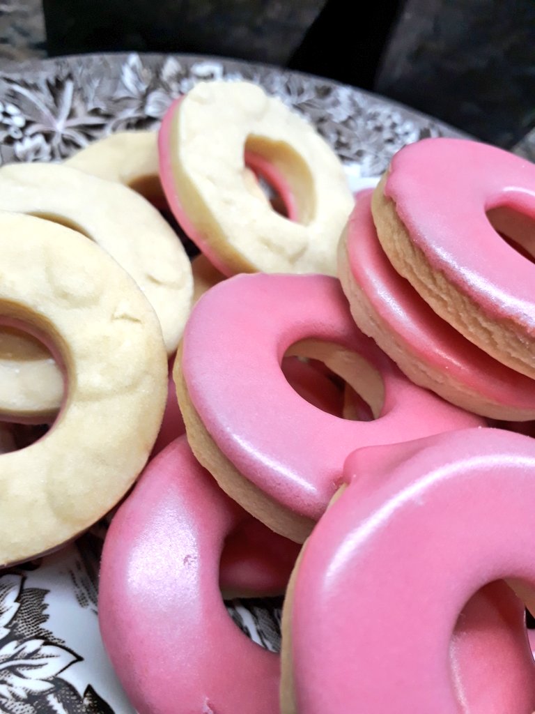 Silnari's tweet photo. Hoy me preguntaron si era hija de chinos o de paraguayos por clonar todas las recetas.

Y como mi papá es paraguayo, sigo replicando. Hoy, ANILLITOS TERRABUSI

Receta y RT 
⬇️ https://t.co/zeznoGipmC