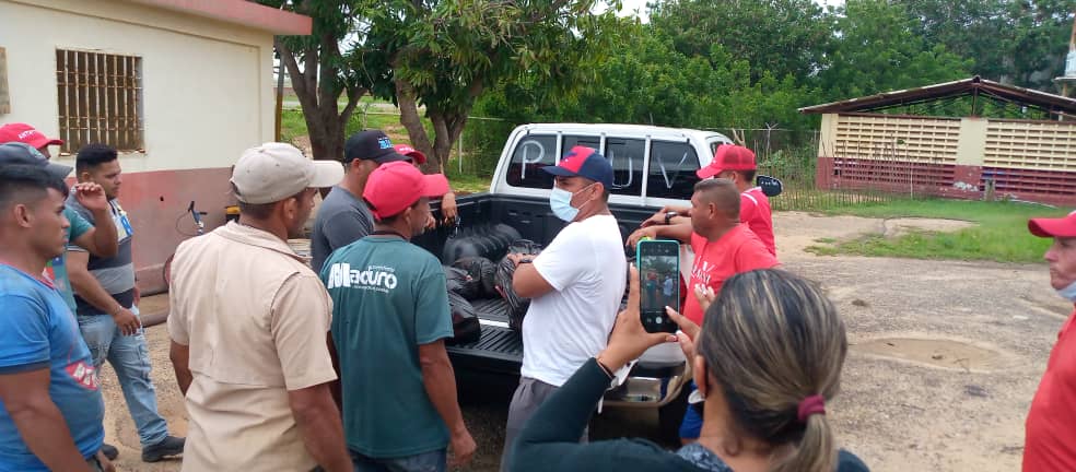 Apoyando a hidrolago