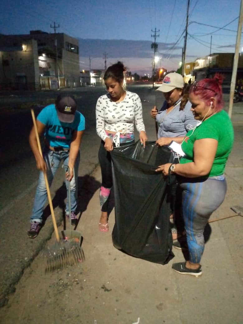 Dios bendiga mis brigadistas siempre día y noche limpiando las calles de  nuestro municipio