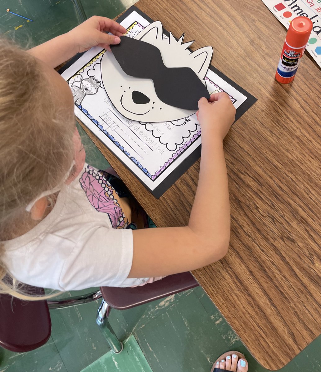 MrsPtaszek's tweet photo. Room 9 students successfully completed their first Kindergarten project 🖍 📝 #bvpride #d109pride @BVGoBobcats @ISD109 https://t.co/W1OLPUZ6Vd