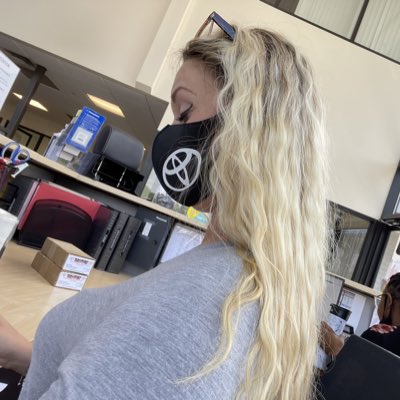kaymids972's tweet photo. A visual of me finding my chill @ work &amp; also #NewProfilePic https://t.co/5jr3kQ9W3Z
