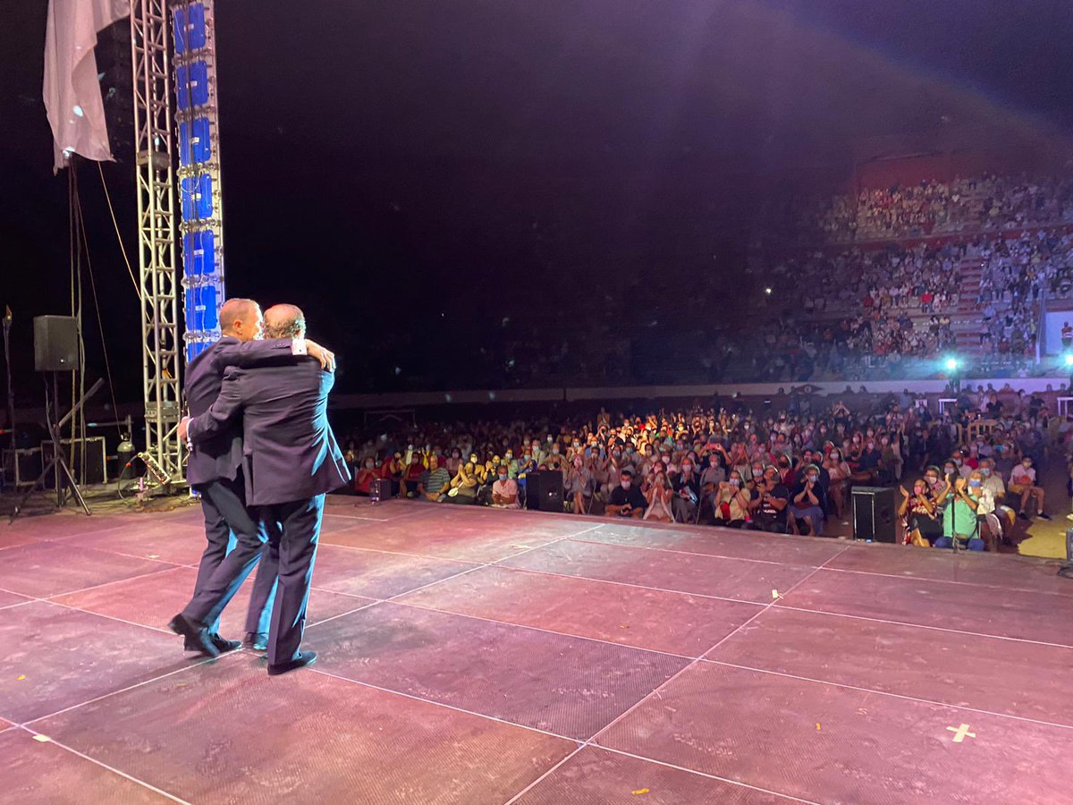 Gracias  Colmenar Viejo por estás dos horas. Hemos disfrutado mucho y lo hemos pasado muy bien. Gracias por este llenazo Los Morancos❤️♥️❤️♥️❤️♥️