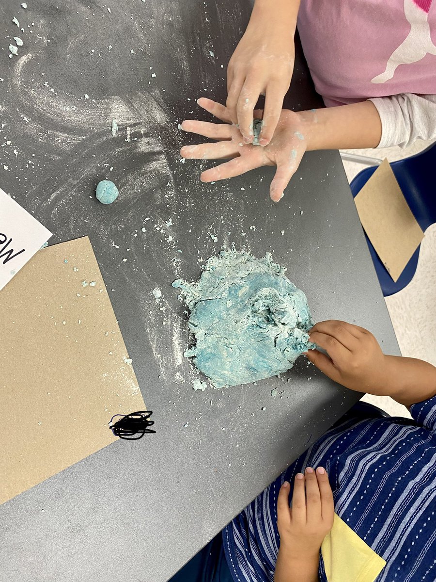 MsDoeringJKES's tweet image. Today we started our week-long STEAM project with @mathiaswpsk12v1 : salt maps of the world 🌎 #meonthemap @JKESWPS