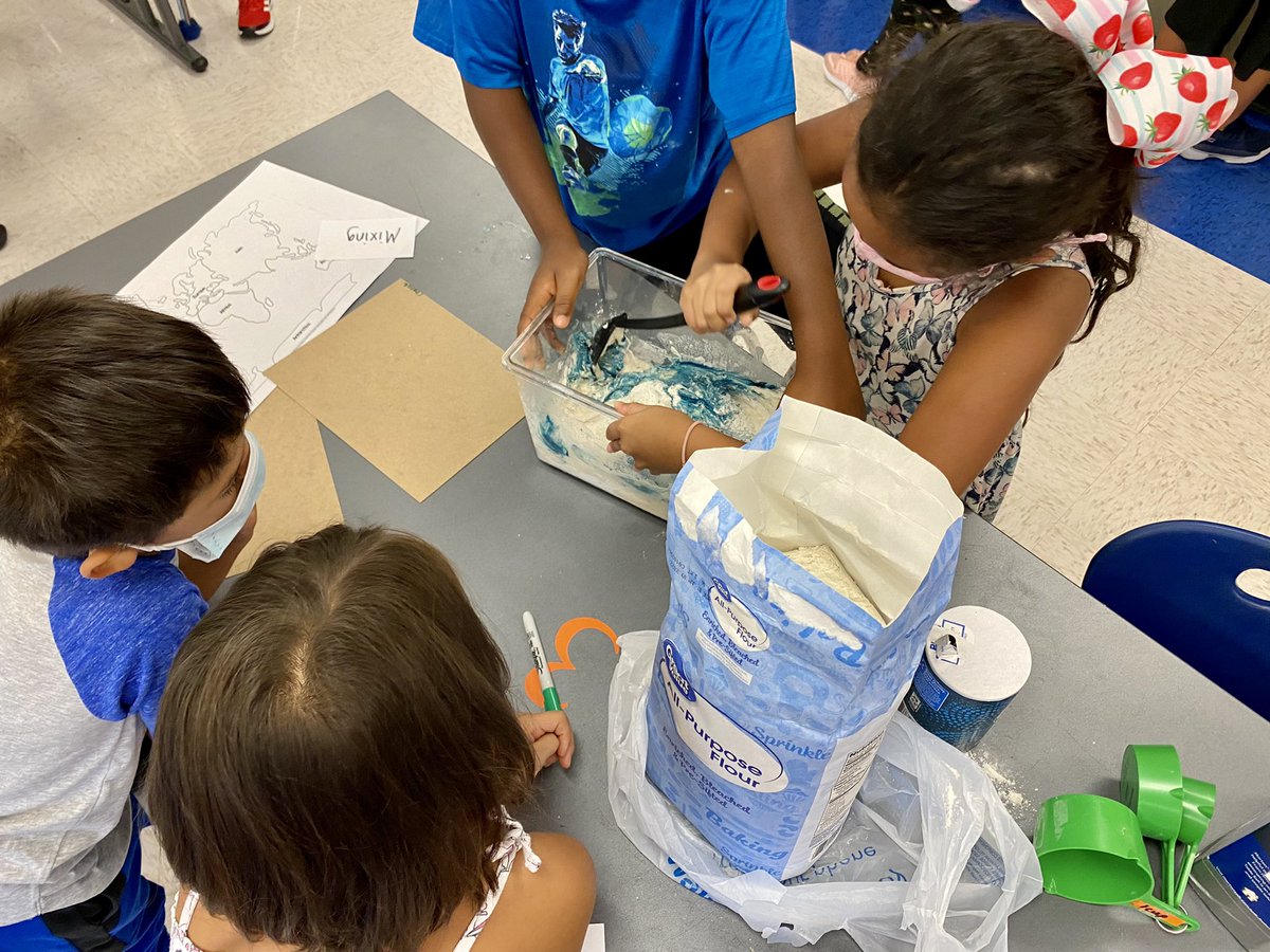 MsDoeringJKES's tweet image. Today we started our week-long STEAM project with @mathiaswpsk12v1 : salt maps of the world 🌎 #meonthemap @JKESWPS