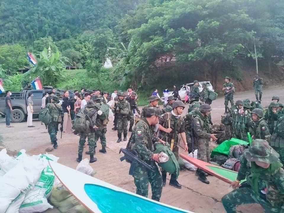 Khithitofficial's tweet photo. သောင်းရင်း နှင့် သံလွင် ဆုံရာ မြစ်ဆုံအနီးတွင် တိုက်ပွဲဖြစ်ပြီး လက်နက်ကြီး ပစ်ခတ်သံများကြားရ
ရန်ကုန်၊ သြဂုတ် ၂၄
ကရင်ပြည်နယ်၊ ထိုင်း-မြန်မာနယ်စပ်၊ သောင်ရင်းမြစ်နှင့် သံလွင်မြစ်ဆုံရာ 
Read More -> https://t.co/vbwnrfIyf9 https://t.co/ZdryjtO3pb