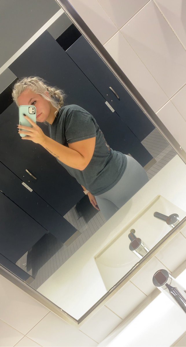 KayyyMakay's tweet photo. I did that 👏🏻 
-75lbs https://t.co/LXAChE4rRB