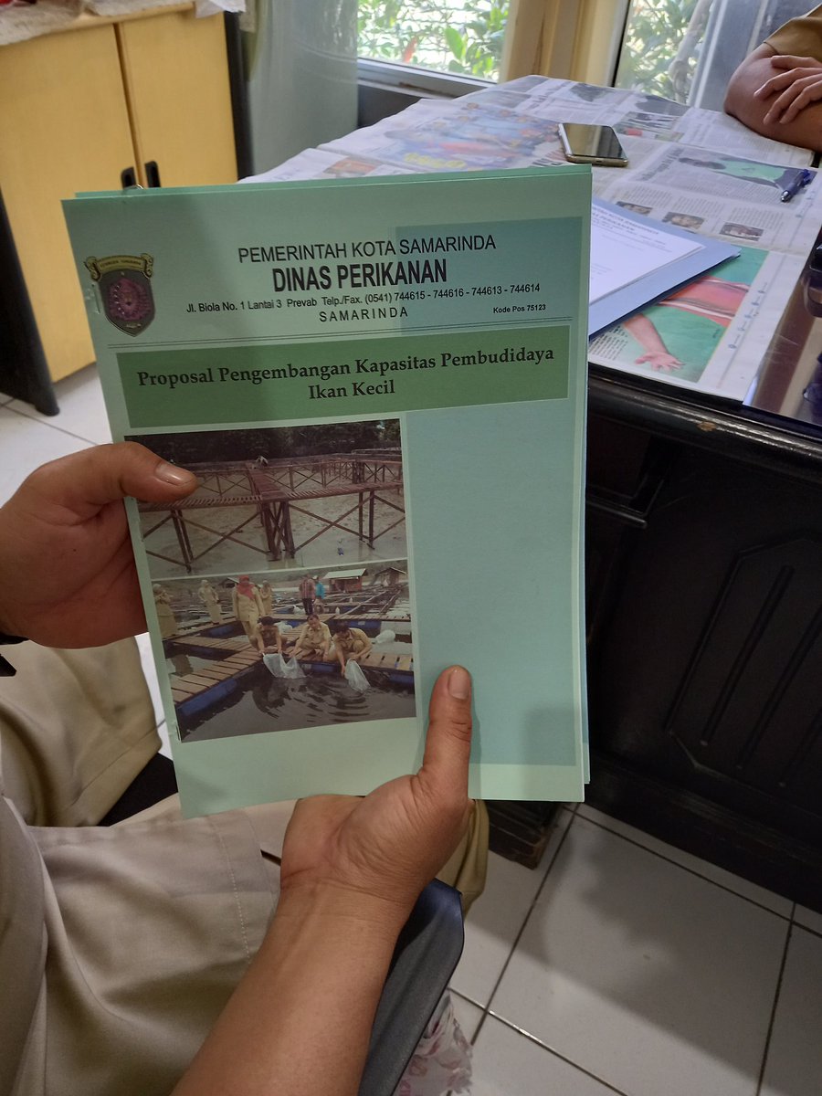 AM_Samarinda36's tweet photo. Selasa (24/8), Andry, Luhkan Samarinda, di Ruang Kepala Dinas Perikanan, informasi POKIR aspirasi masyarakat yg akan dititipkan kpd Dprd agar diperjuangkan di pembahasan RAPBD, Proposal Pengembangan Kapasitas Pembudidya Ikan Kecil,
#GiatLuhkanSatminkalTegal
#Samarinda #Aktivitas https://t.co/gWSxPTDEoF