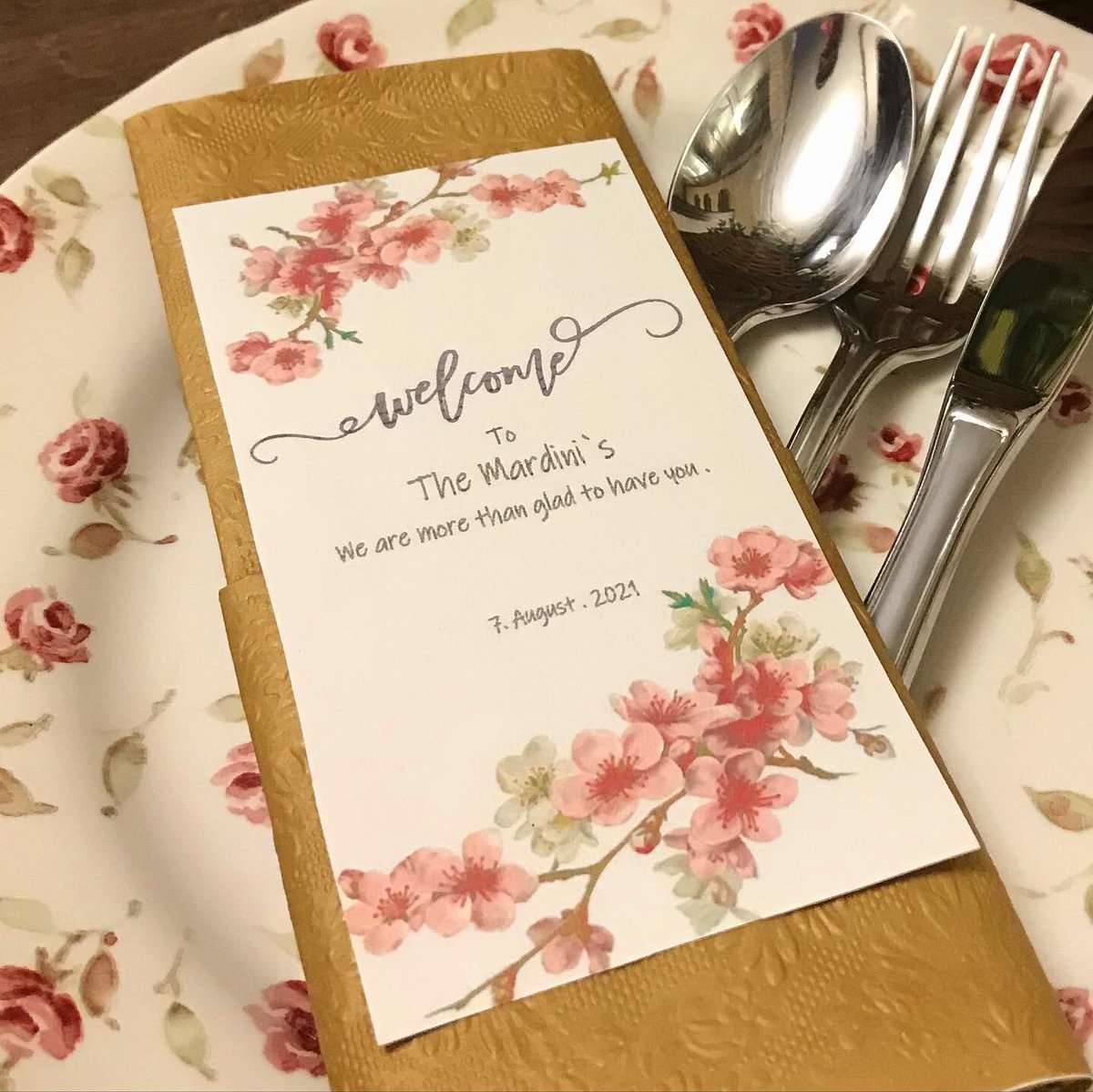 Mardini_Zaina's tweet photo. Hello guys 🌸 please support my new customized card business https://t.co/x2pSB3gY9G https://t.co/7xJtQ1NIOt