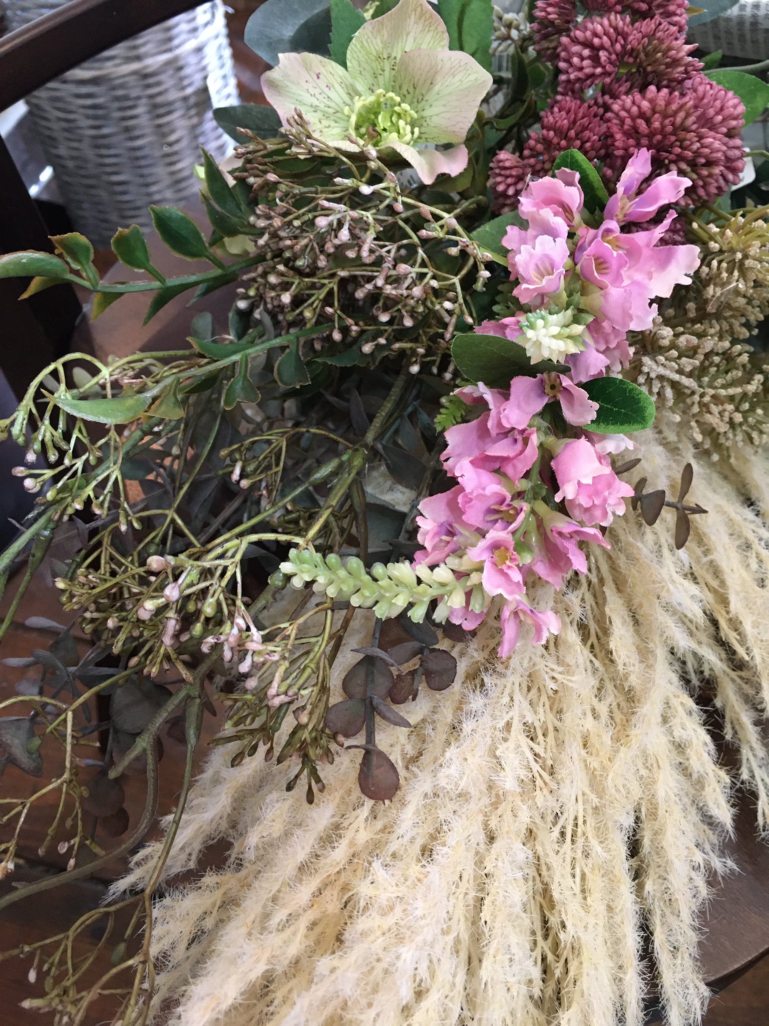 マイティーダックスフラワーズ ８月24日 火 アーティフィシャルフラワー 造花 のブーケもお作りしています 前撮りにも本番にも使える レンタル料を払う事を考えるとお得です 今日は引き続きプリザーブドアレンジ作成予定 今日もよろしくお願い